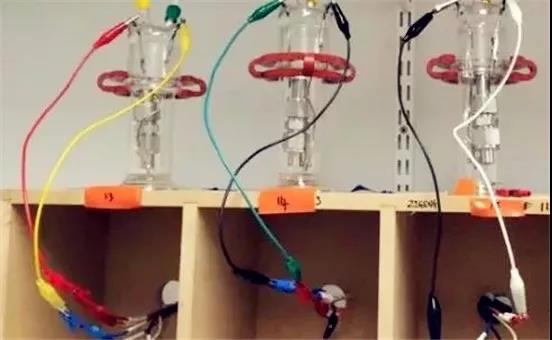 解決了鋰空氣電池兩大最具挑戰(zhàn)的問題